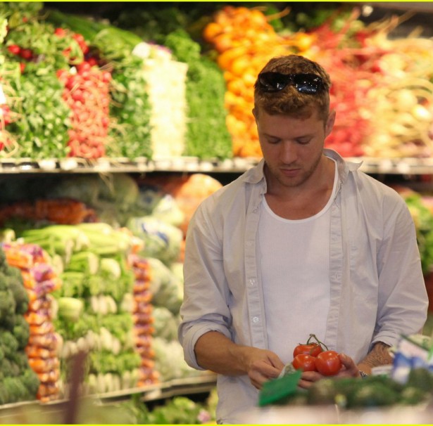 *EXCLUSIVE*  Ryan Phillippe and Ava Shop Healthy at Whole Foods
