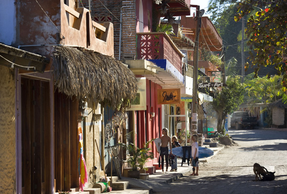 Sayulita_town_590w