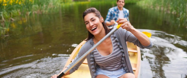 couple-in-canoe