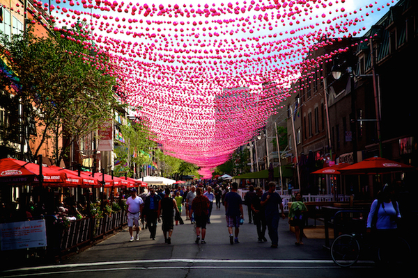 Gay-Village-Boules-Roses